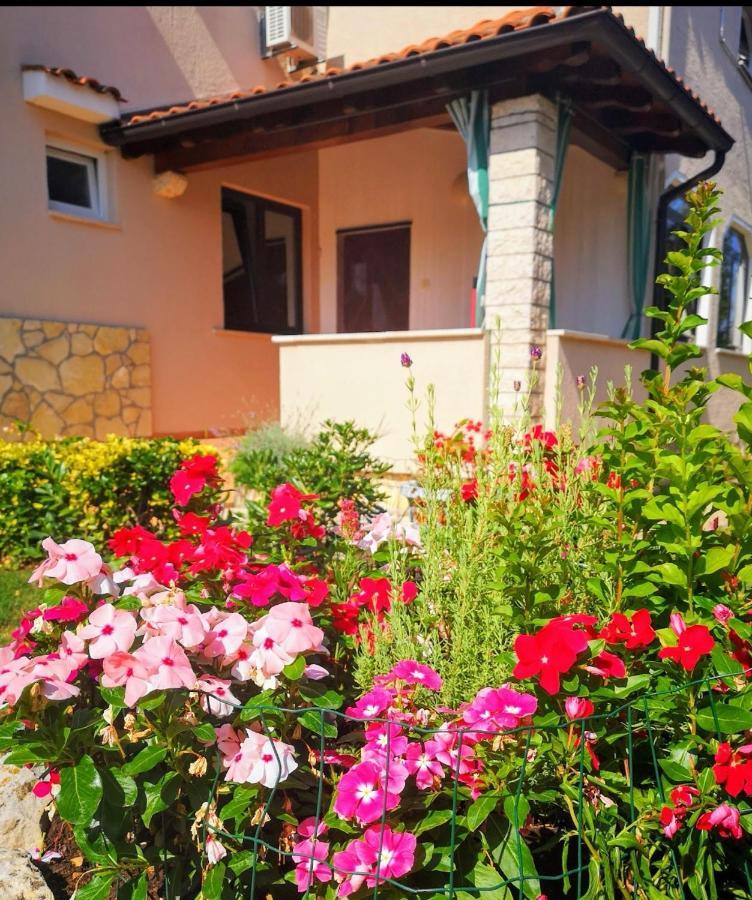 Familija Cvitkovic Appartement Funtana Buitenkant foto